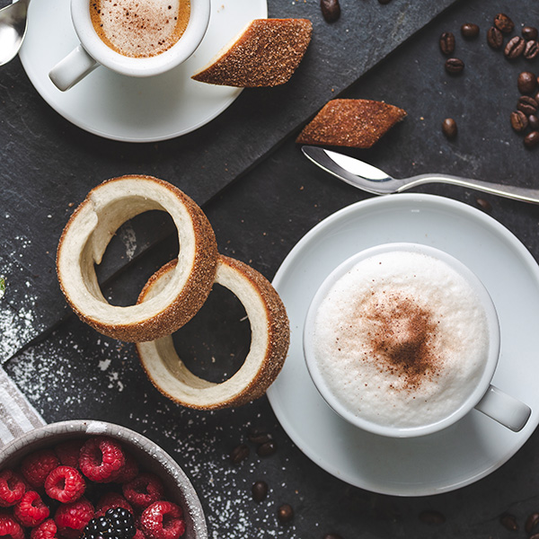 Baumstriezel-mit-Kaffee